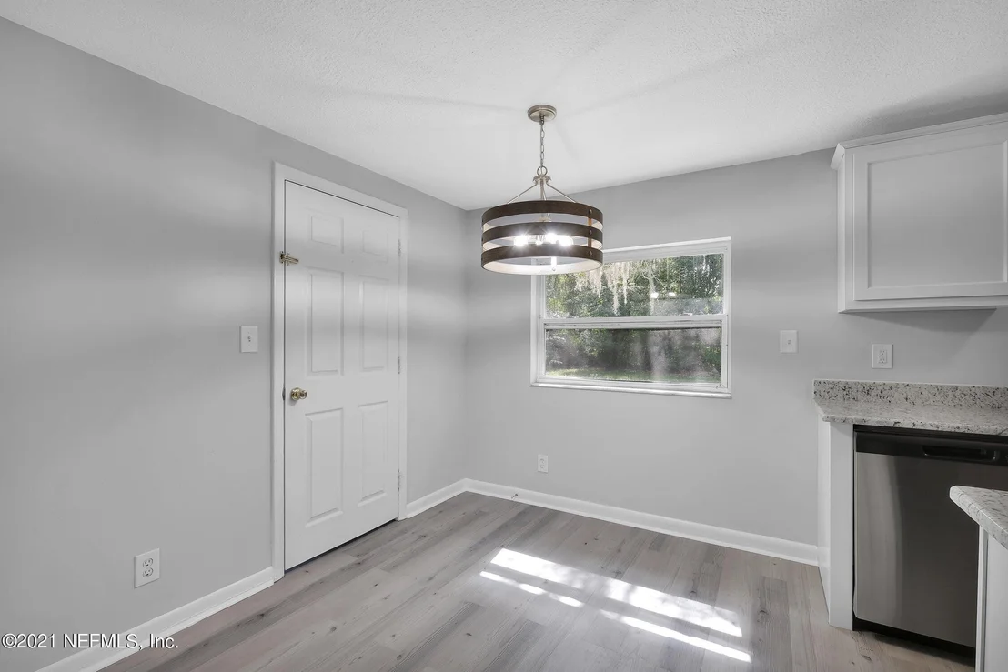 Photo of 390 WOODSIDE Drive