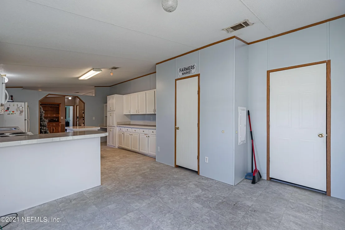 Photo of 2441 VIOLA Street