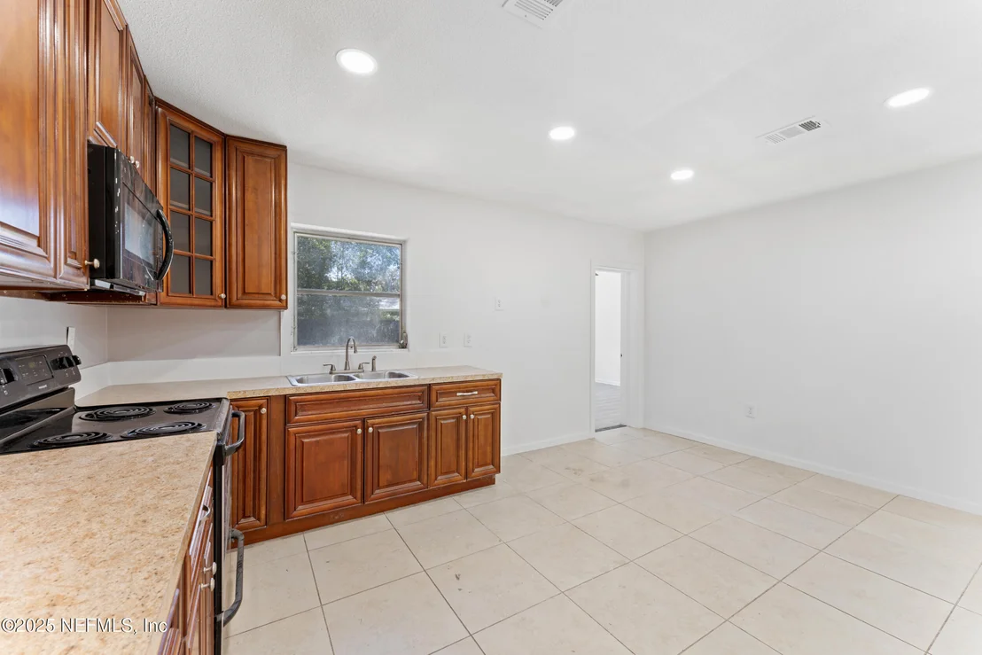 Photo of 2626 LEONID Road