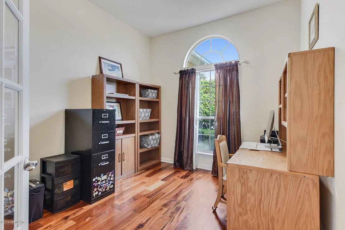 Photo of 290 HOLLAND Drive