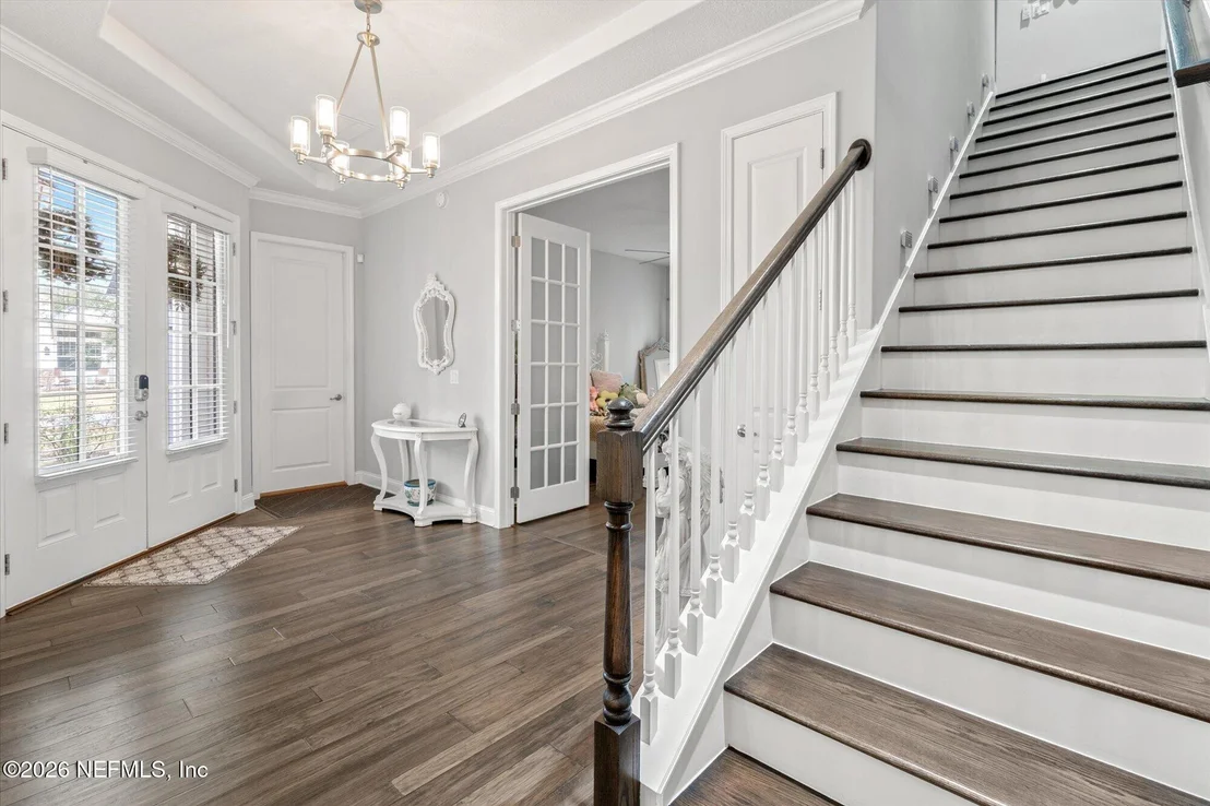 Photo of 195 GLENNEYRE Circle