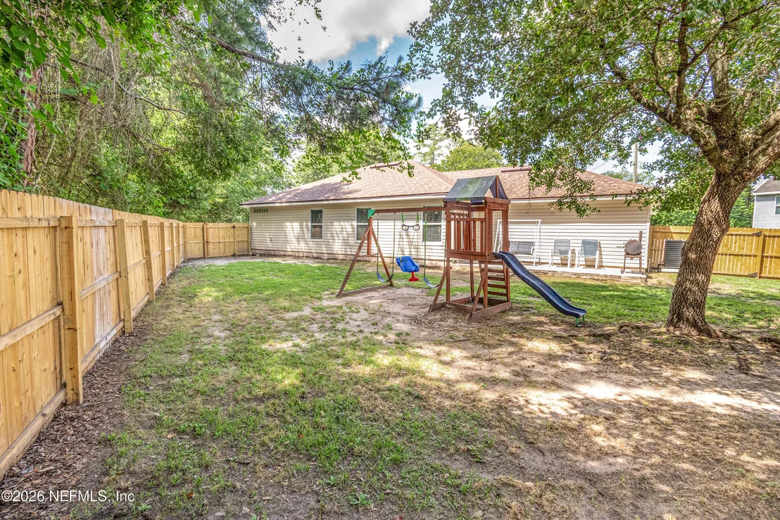 Photo of 431 THOMAS Court