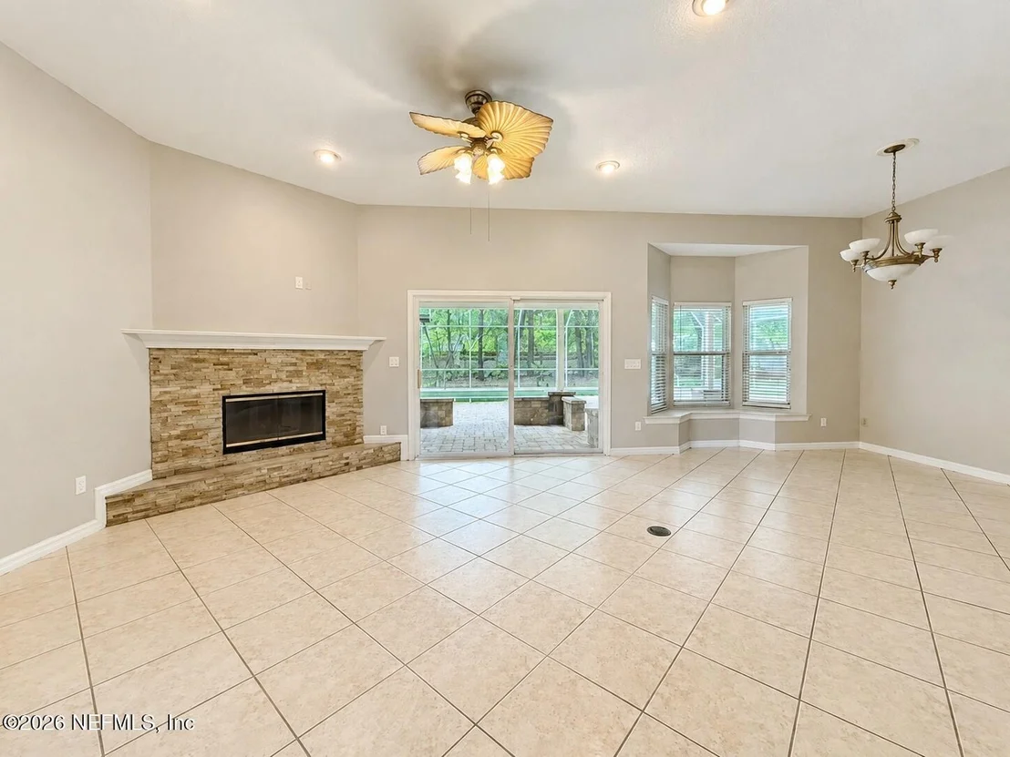 Photo of 3345 KINGS Road S
