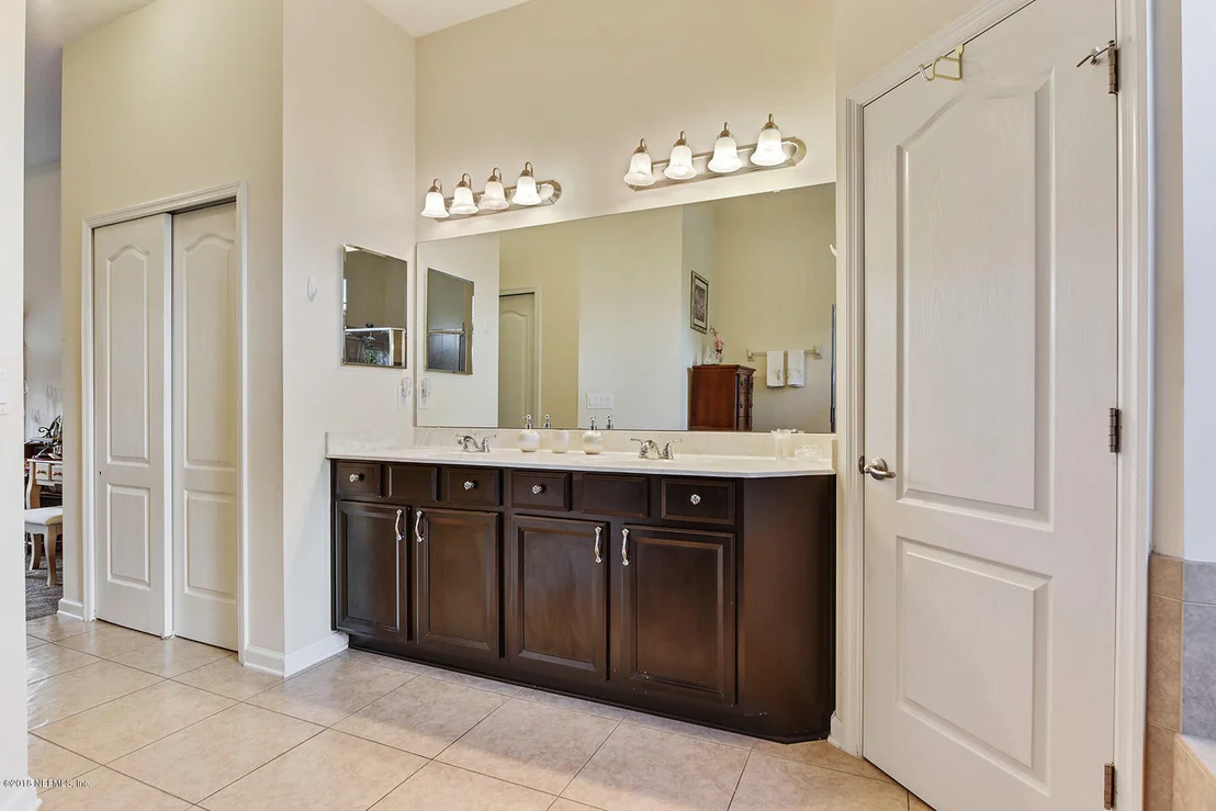 Photo of 290 HOLLAND Drive