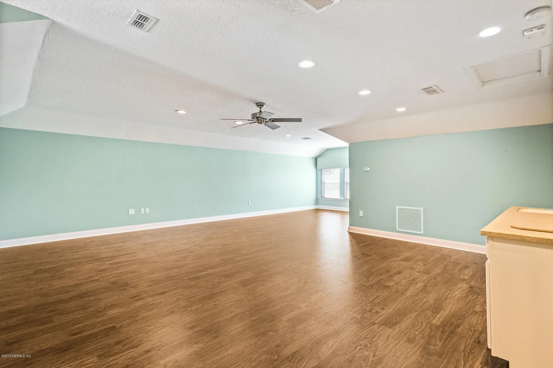 Photo of 821 EAGLE POINT Drive