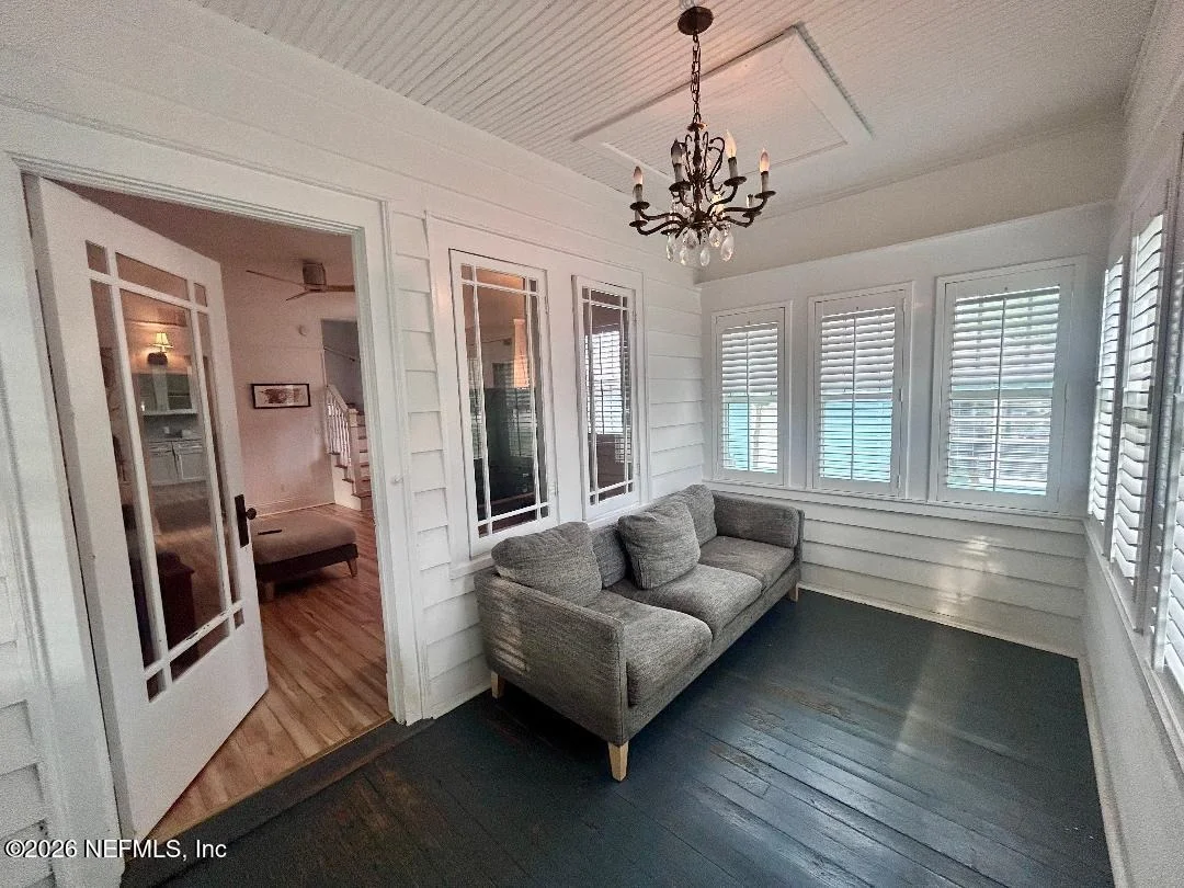 Photo of 32 E PARK Avenue