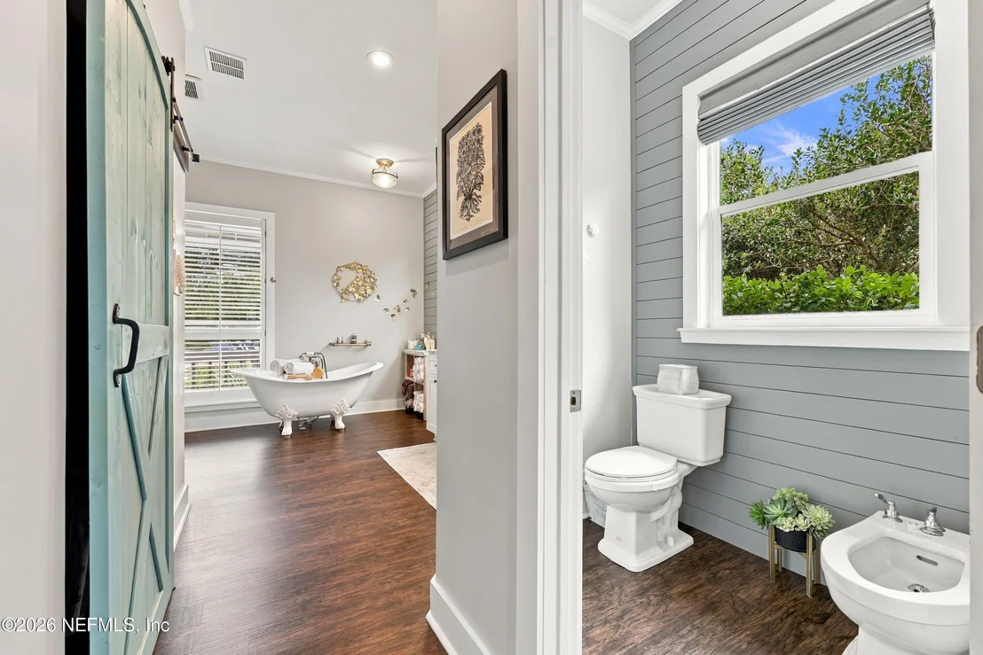 Photo of 500 TURNBERRY Lane