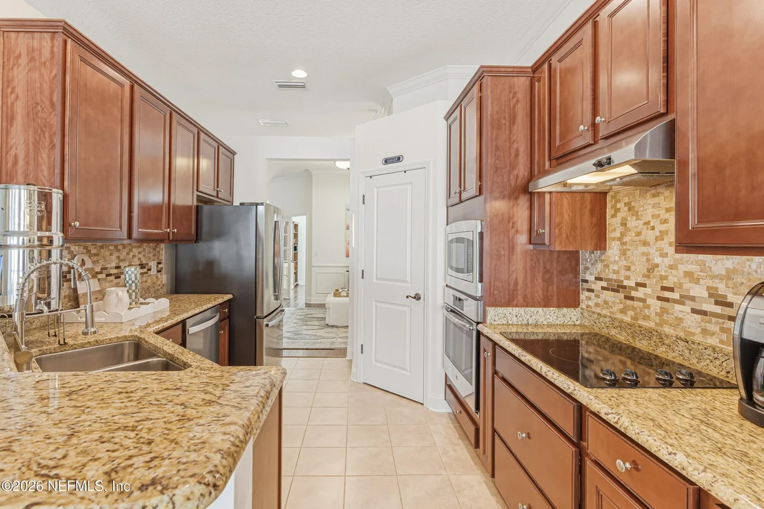 Photo of 2104 BLUFF VIEW Road