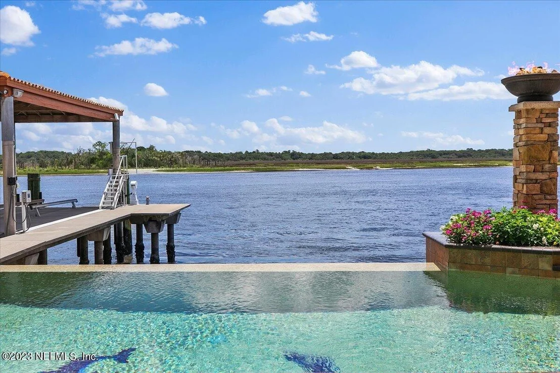 Photo of 1261 DELFINO Drive