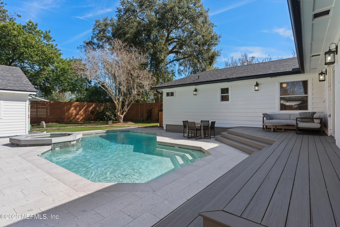 Photo of 2525 LAUREL Road
