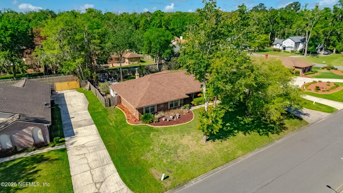 Photo of 752 CAMERON Drive