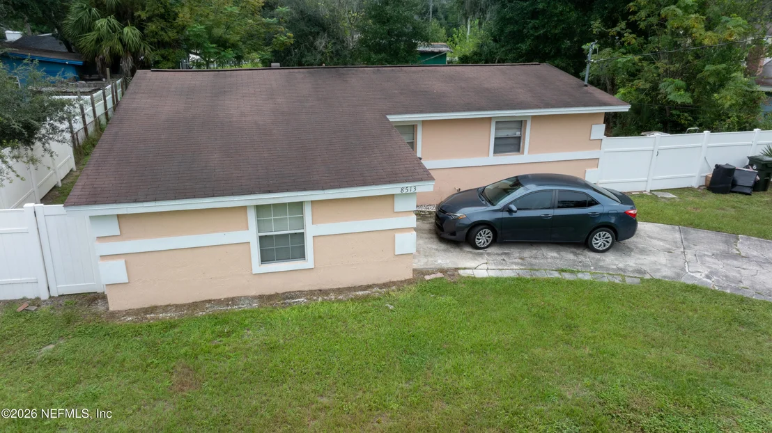 Photo of 8513 OAK LEAF Road