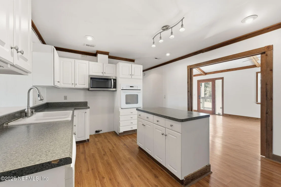 Photo of 1863 LIVE OAK Drive