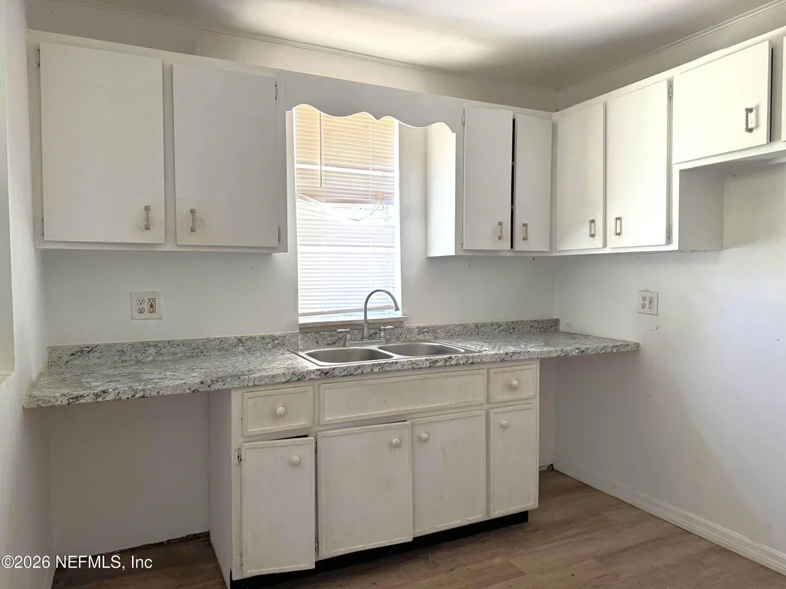 Photo of 1074 HOOD Avenue