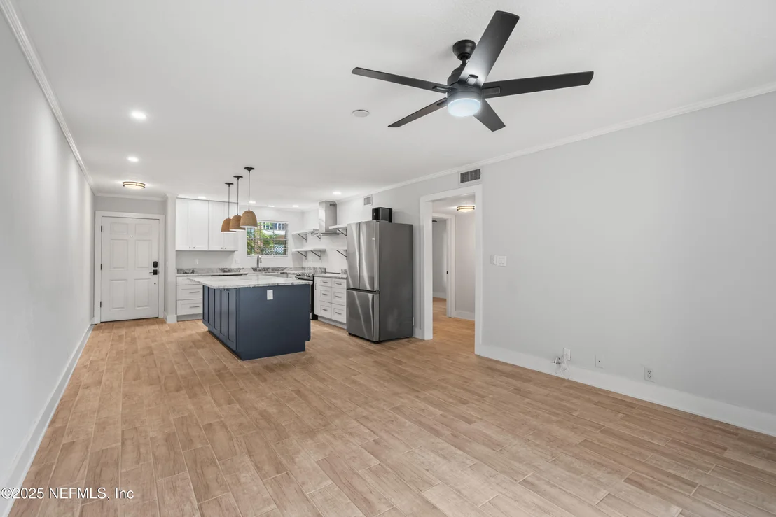 Photo of Unit 4A at 22 COMARES Avenue