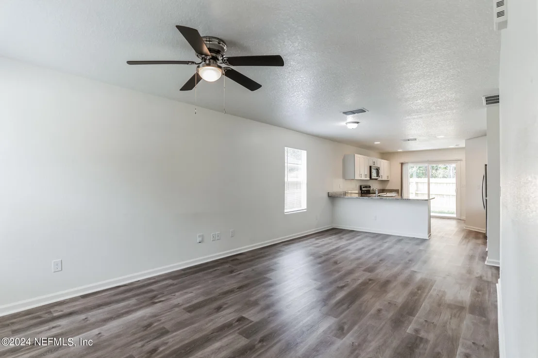 Photo of 908 W 9TH Street