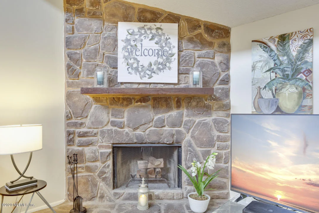 Photo of 2428 OAKVIEW Drive