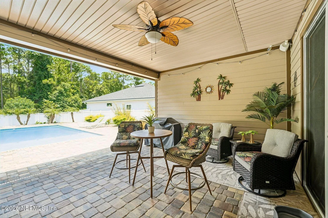 Photo of 96069 BREEZEWAY Court