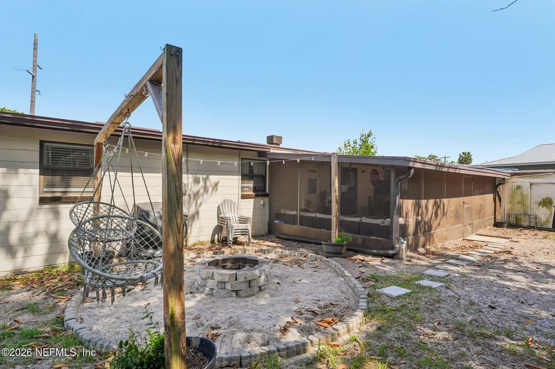 Photo of 472 SIGSBEE Road