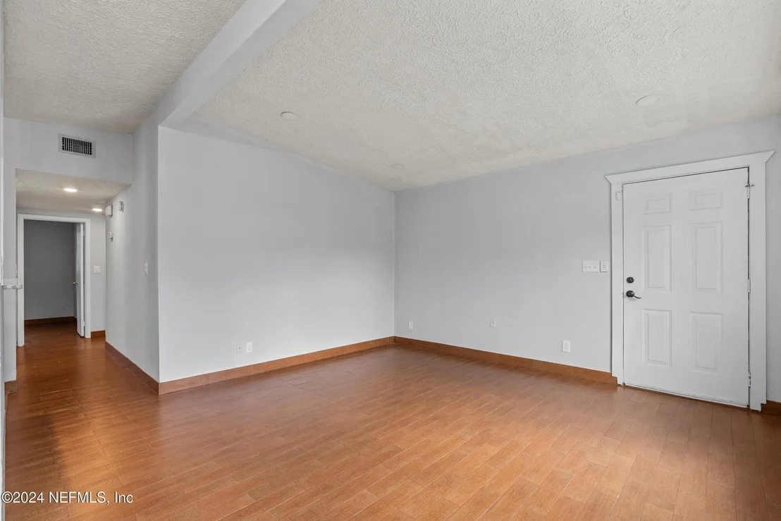 Photo of 1736 LOUVRE Drive