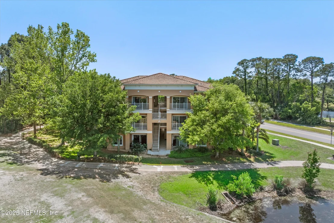 Photo of Unit 201 at 625 FAIRWAY Drive