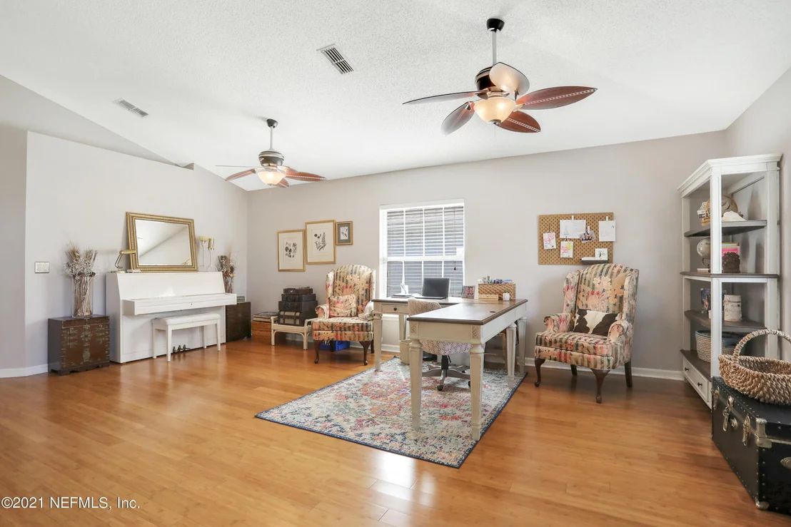 Photo of 321 JOHNS GLEN Drive
