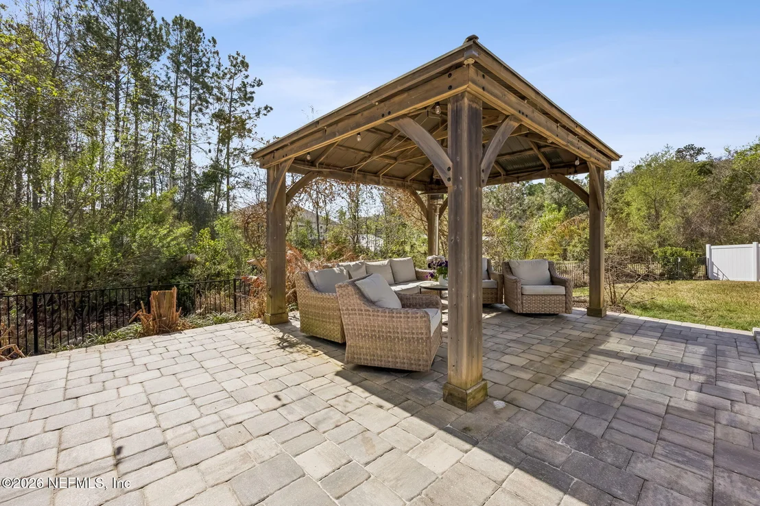 Photo of 225 CLOVERBROOK Road