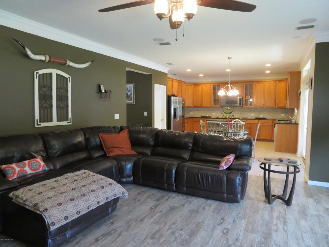 Photo of 137 CRESTHAVEN Place