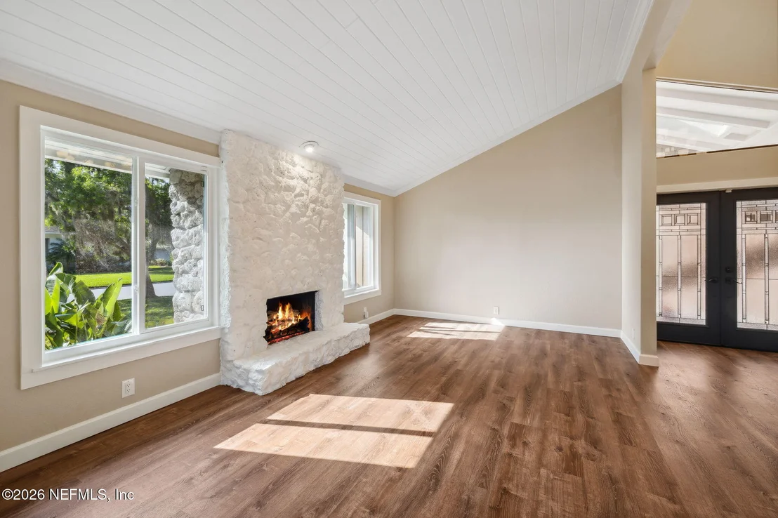 Photo of 4425 BEACON Drive W