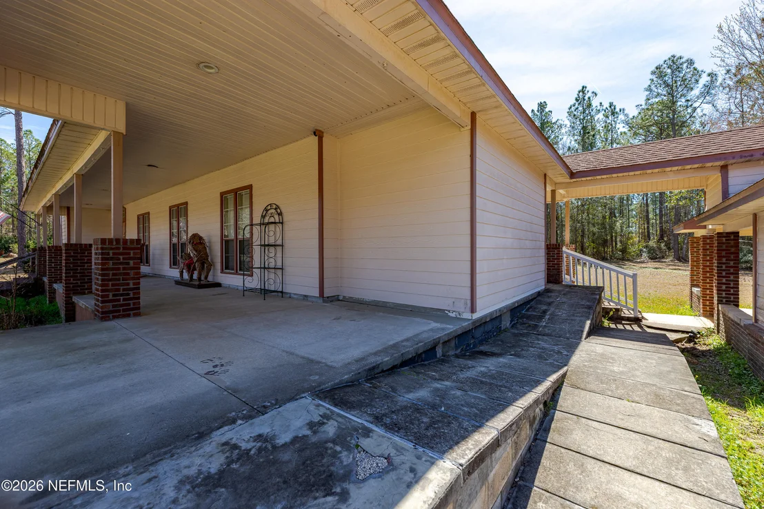 Photo of 8404 NESBITT Road