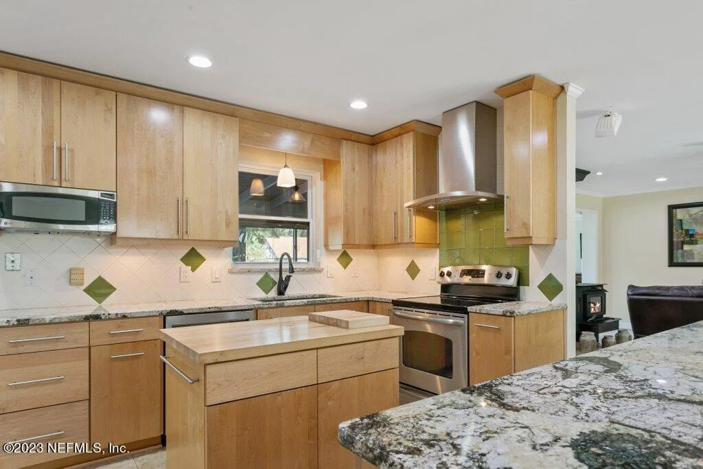 Photo of 241 OAK Drive S