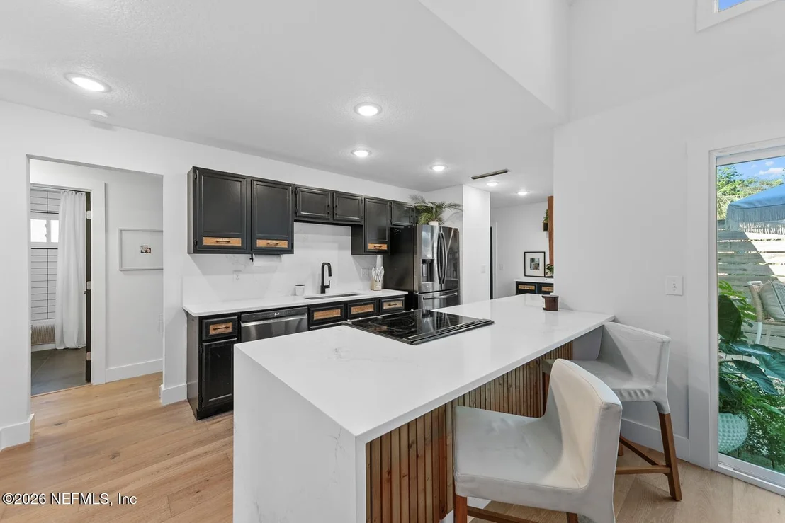 Photo of 1105 KINGS Road