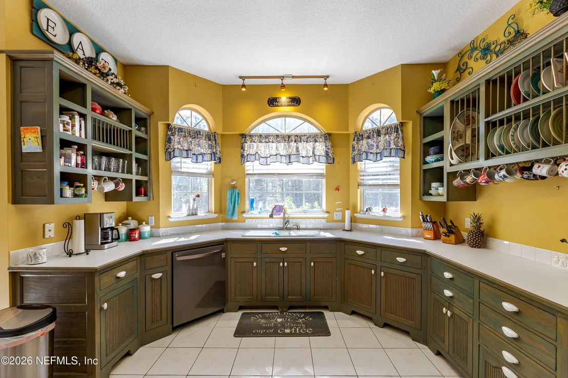 Photo of 8404 NESBITT Road