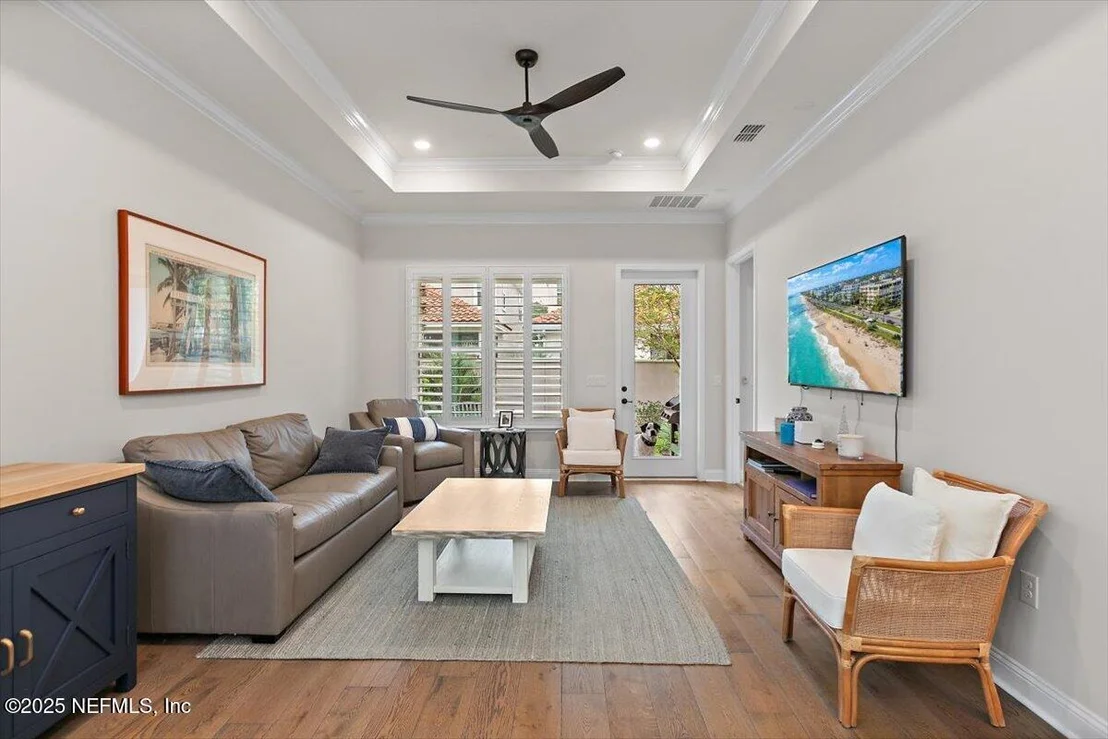 Photo of 96014 ENCLAVE Manor