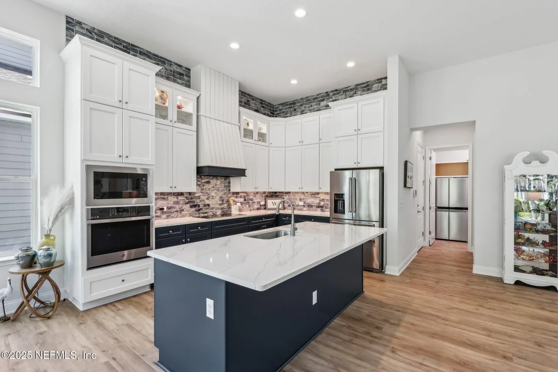 Photo of 716 PALM CREST Drive
