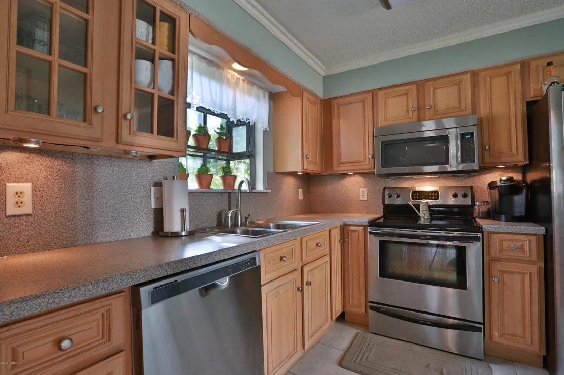 Photo of 4340 QUEENSWAY Drive