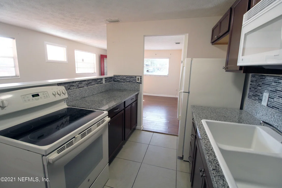 Photo of 915 WESTGATE Drive