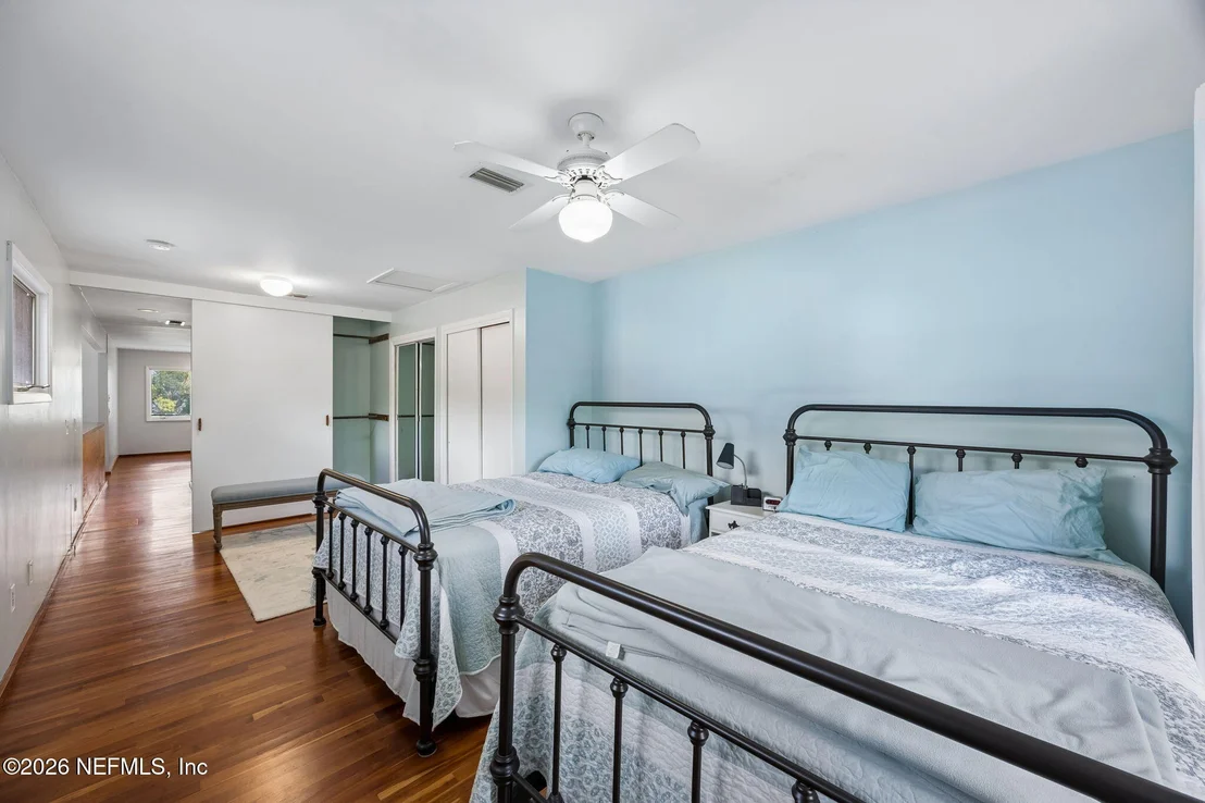 Photo of 930 RIVER Road