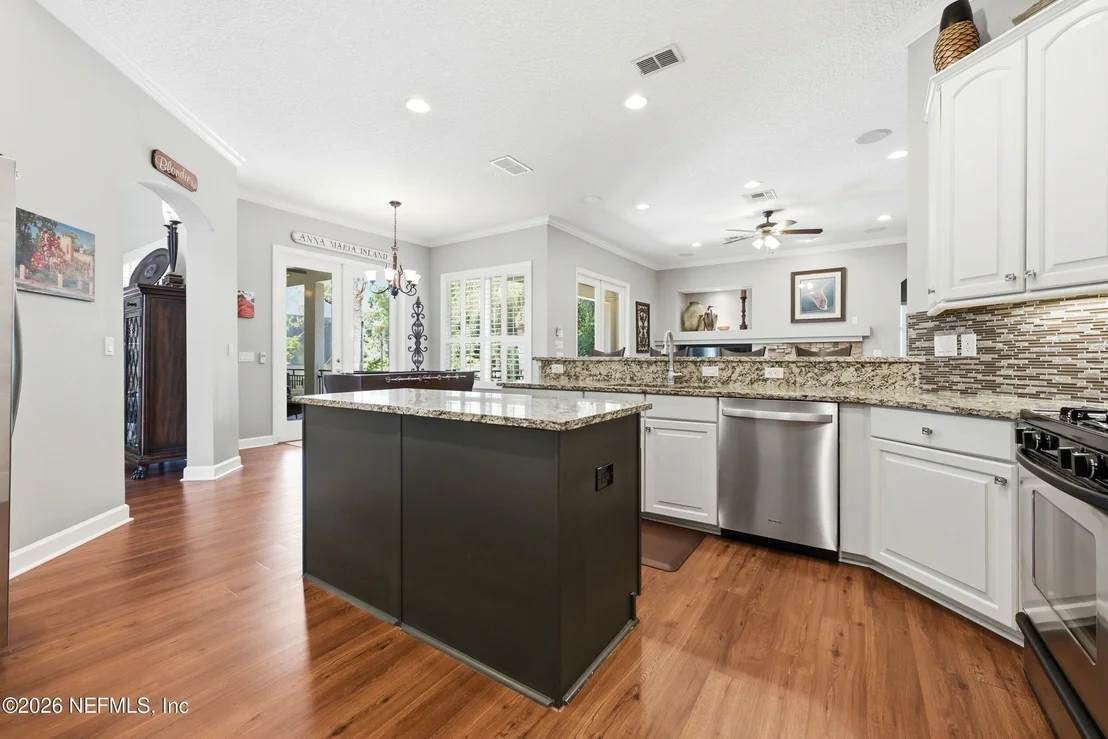 Photo of 828 RILEY Lane