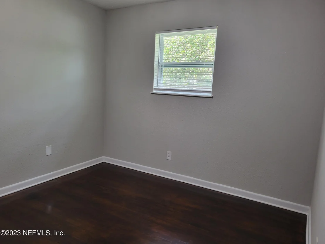 Photo of 5886 MONCRIEF Road
