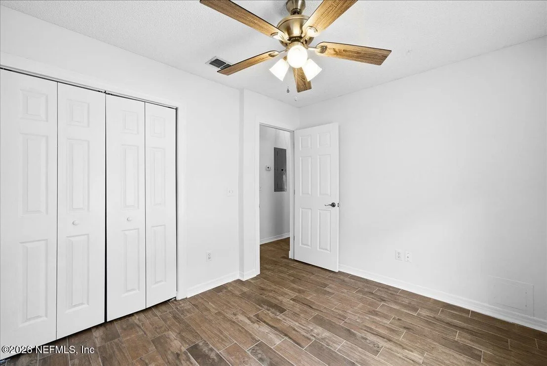 Photo of 425 3RD Street W