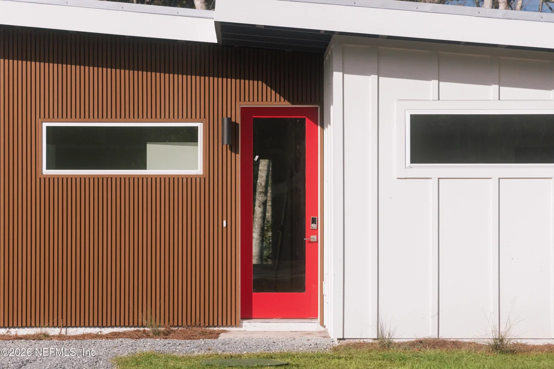 Photo of 572 WOODLAWN Road