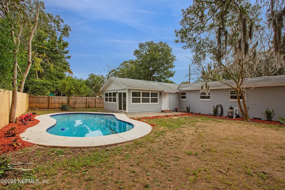 Photo of 10553 HEMMING Road