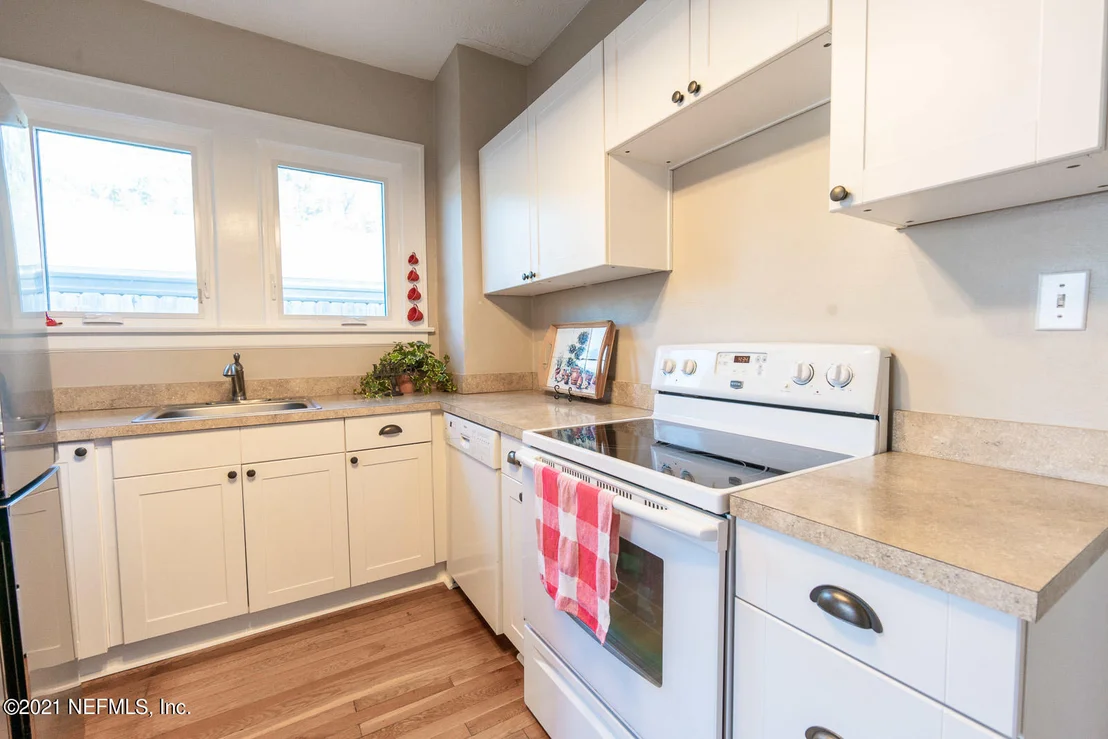 Photo of 4443 BEVERLY Avenue