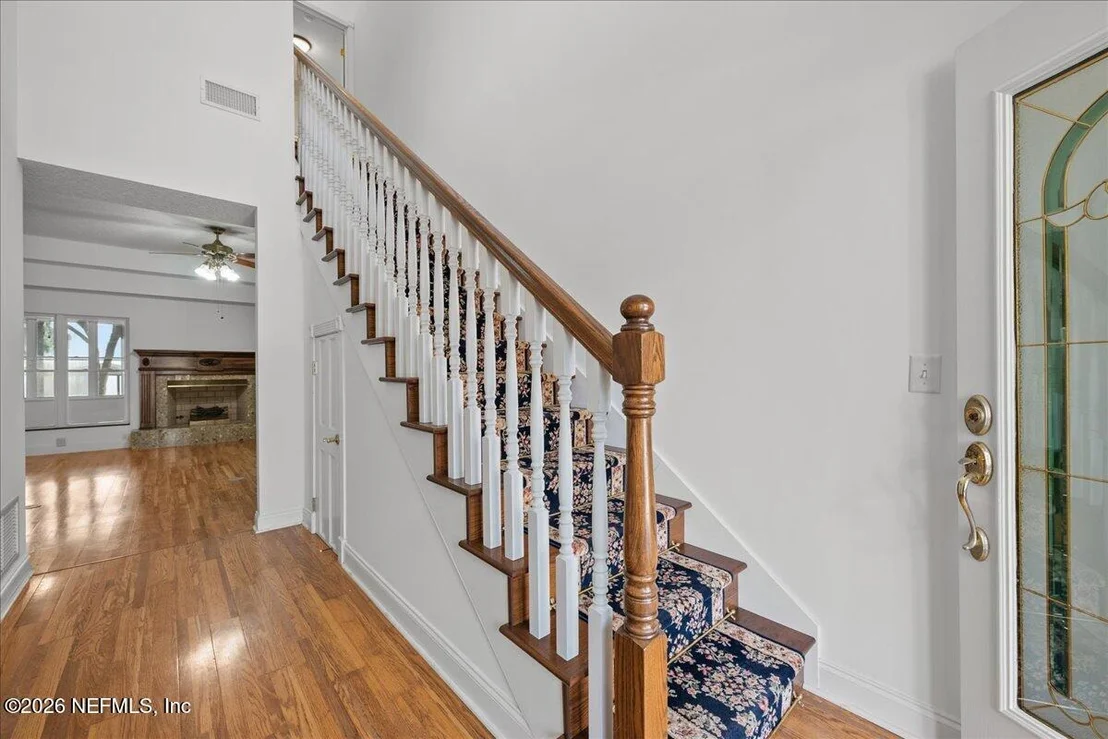 Photo of 533 W RIVER Road