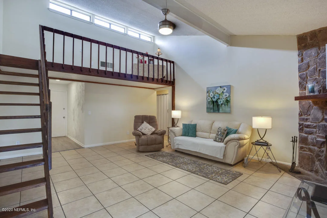 Photo of 2428 OAKVIEW Drive