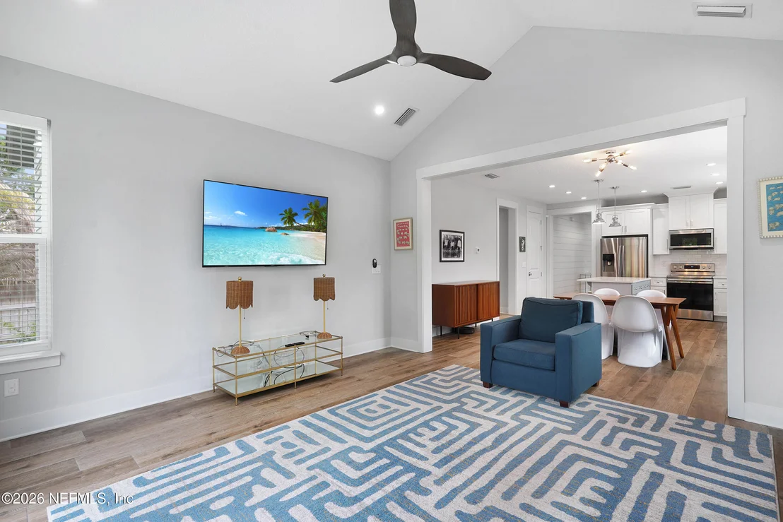 Photo of 5 SOLANO Avenue