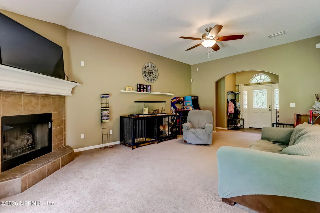 Photo of 44629 WOODLAND Circle