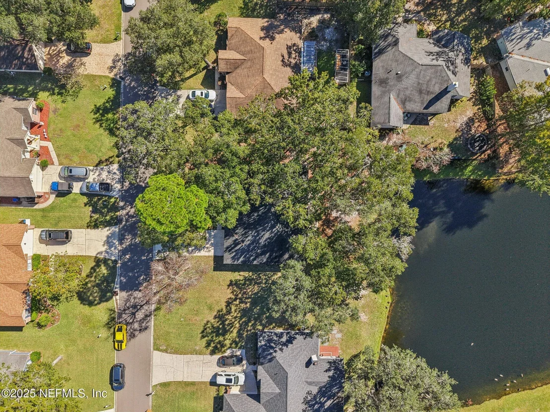 Photo of 208 HONEYSUCKLE Way