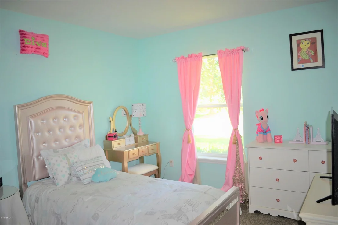 Photo of 290 HOLLAND Drive